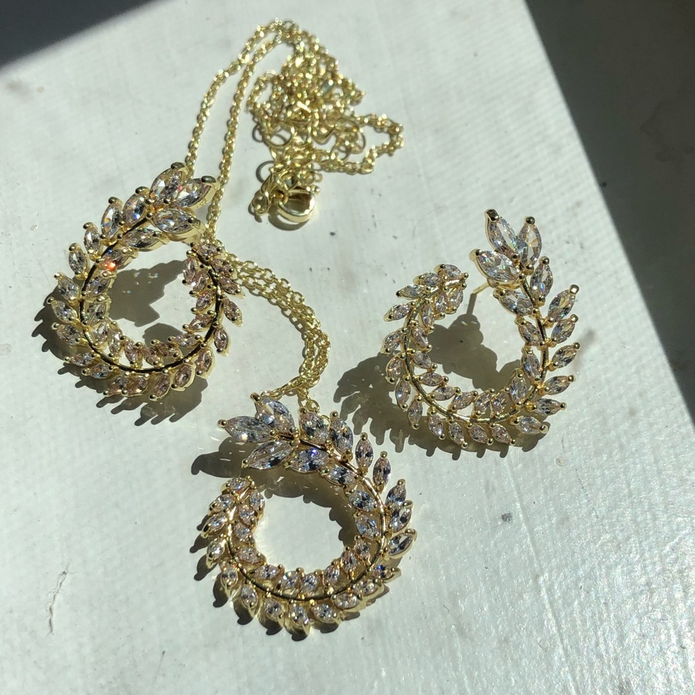 - Swarovski Crystal Elements Set- Gold Tone